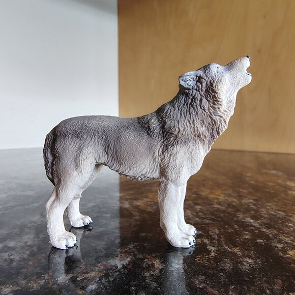 Papo Howling Wolf Figurine - Picture 6 of 16
